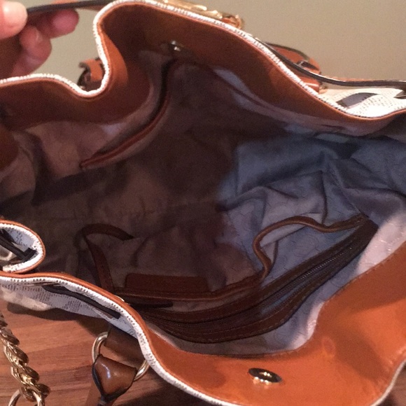 Michael Kors bag with matching wallet - Picture 3 of 7